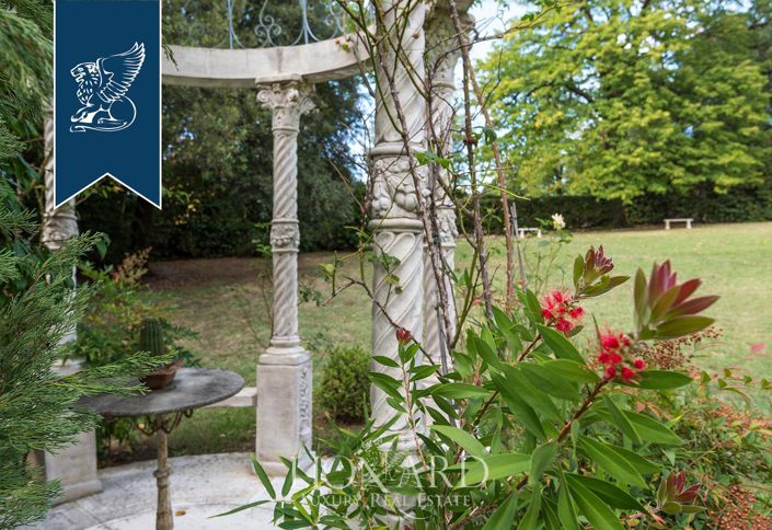 Image No.25-12 Bed Villa for sale