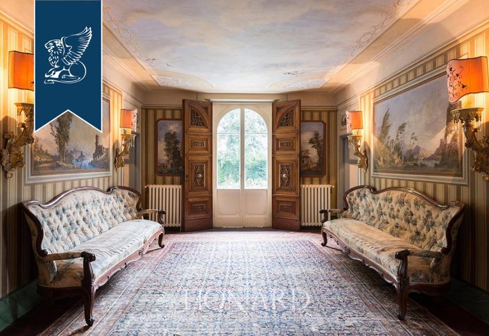 Image No.32-12 Bed Villa for sale