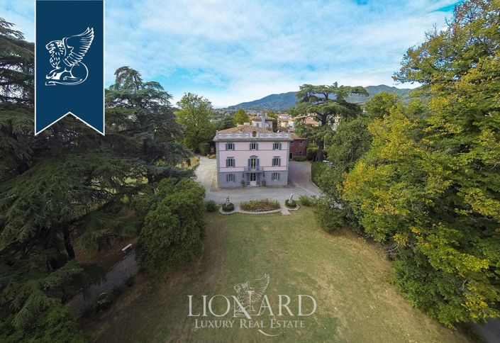 Image No.4-12 Bed Villa for sale