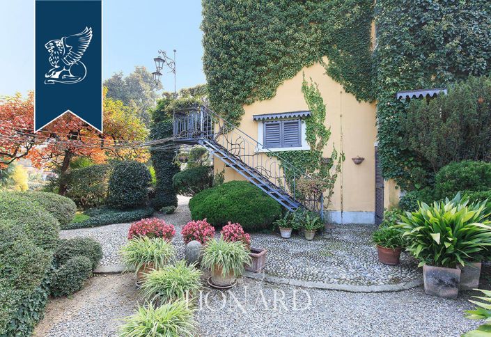 Image No.11-27 Bed Villa for sale