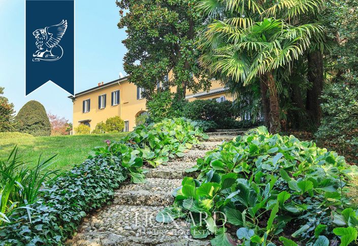 Image No.12-27 Bed Villa for sale