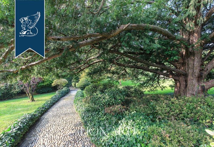 Image No.17-27 Bed Villa for sale