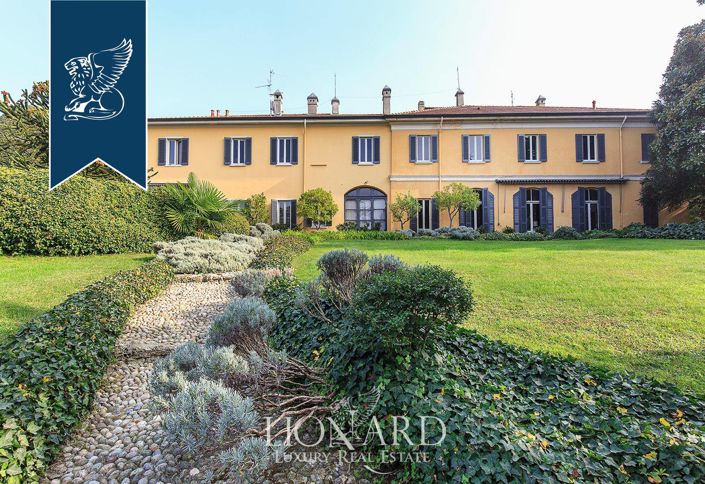 Image No.4-27 Bed Villa for sale