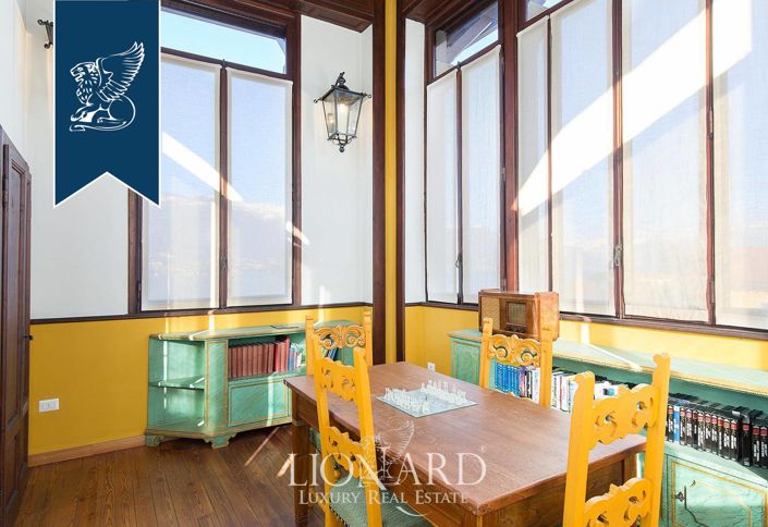 Image No.20-10 Bed Villa for sale