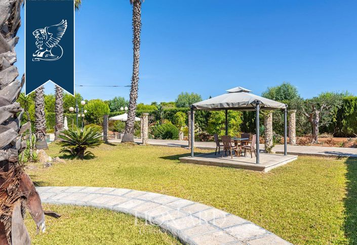 Image No.11-14 Bed Farmhouse for sale