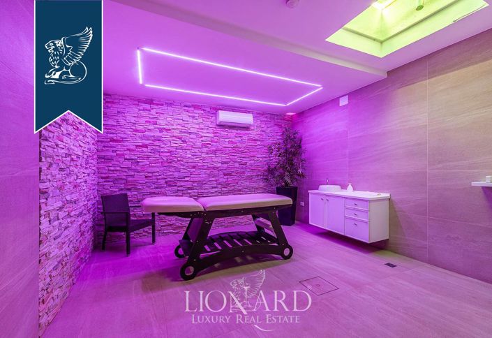 Image No.15-14 Bed Farmhouse for sale