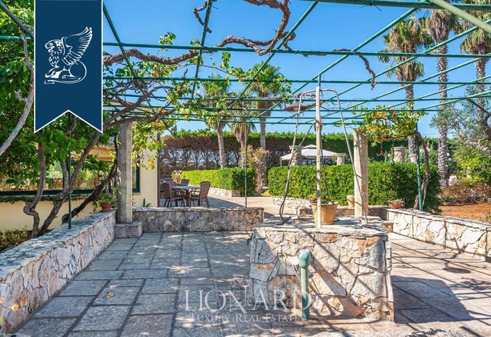 Image No.4-14 Bed Farmhouse for sale