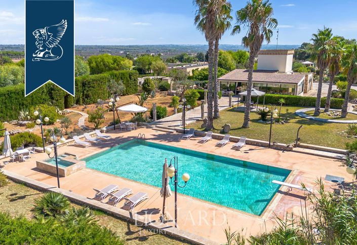 Image No.7-14 Bed Farmhouse for sale