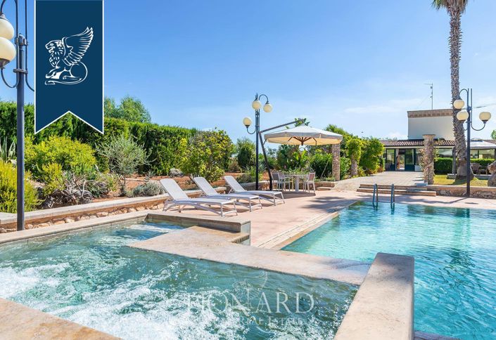 Image No.8-14 Bed Farmhouse for sale