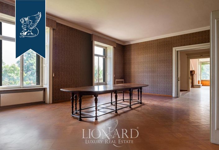 Image No.10-10 Bed Villa for sale