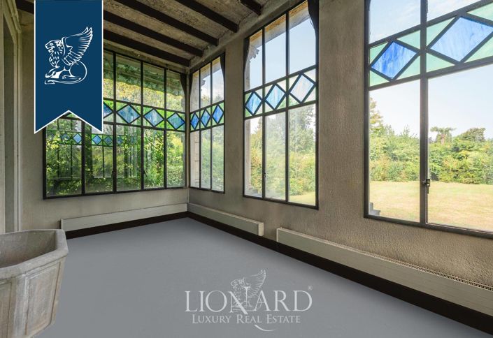 Image No.12-10 Bed Villa for sale