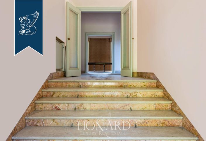 Image No.7-10 Bed Villa for sale