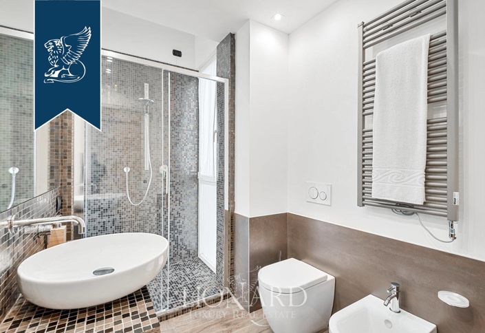 Image No.13-8 Bed Villa for sale