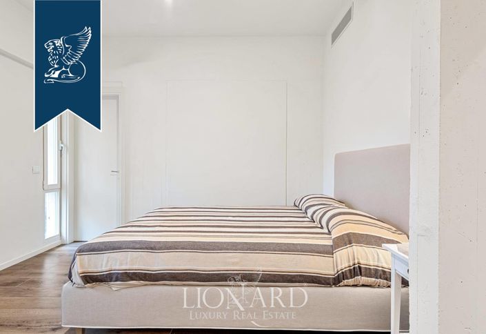 Image No.15-8 Bed Villa for sale