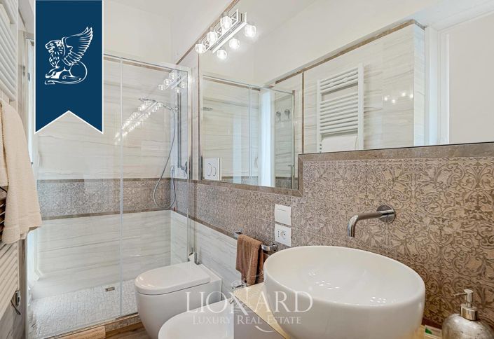 Image No.20-8 Bed Villa for sale