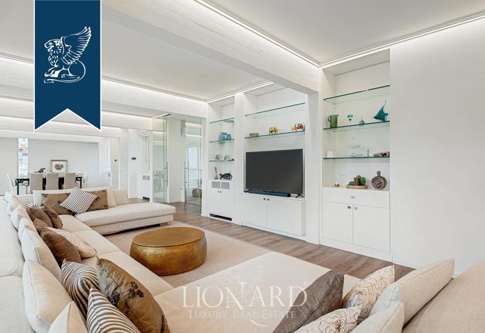 Image No.5-8 Bed Villa for sale