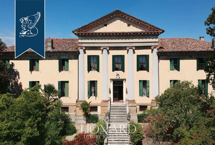 Image No.3-4 Bed Villa for sale