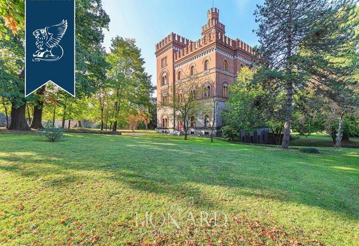 Image No.15-52 Bed Villa for sale