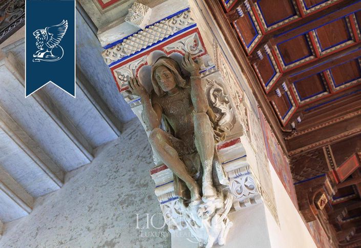 Image No.42-52 Bed Villa for sale