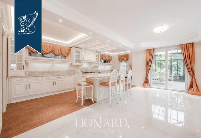 Image No.11-7 Bed Villa for sale