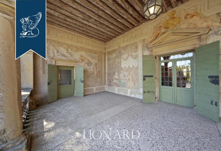 Image No.20-32 Bed Villa for sale