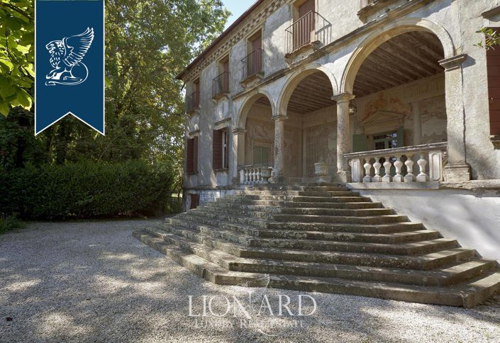 Image No.2-32 Bed Villa for sale