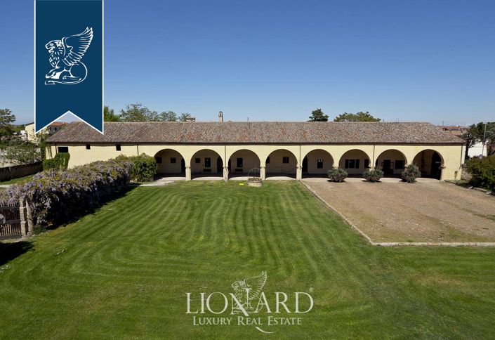 Image No.5-32 Bed Villa for sale