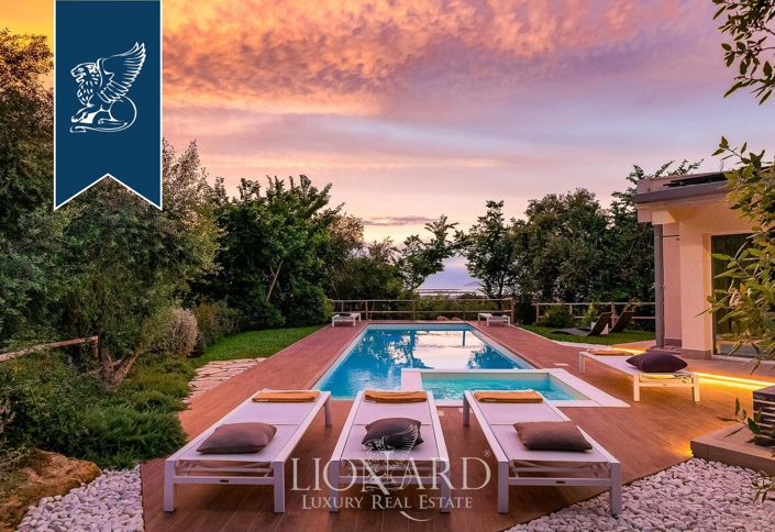 Image No.1-5 Bed Villa for sale