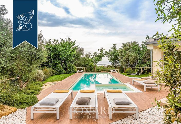 Image No.9-5 Bed Villa for sale