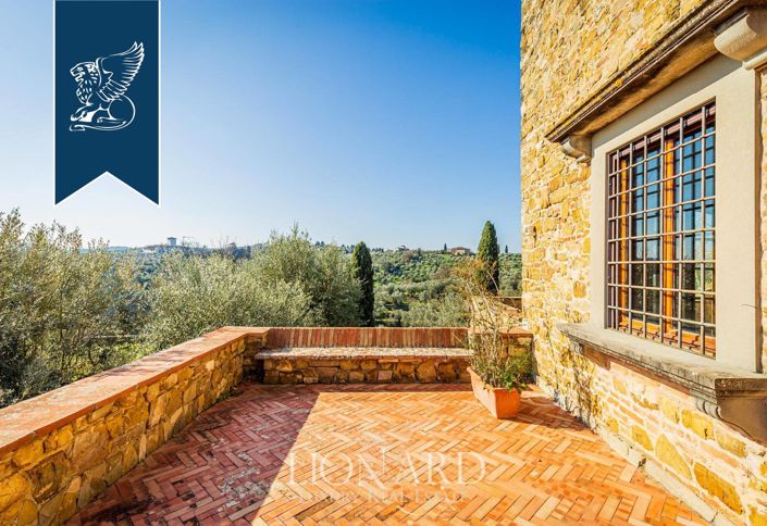 Image No.10-9 Bed Villa for sale