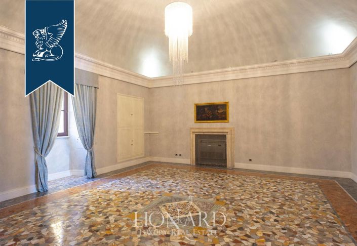 Image No.11-30 Bed Property for sale