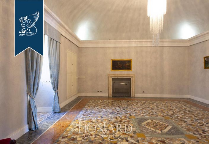 Image No.12-30 Bed Property for sale