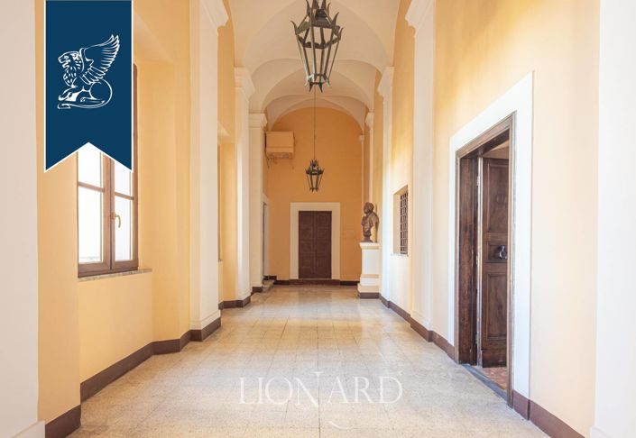 Image No.16-30 Bed Property for sale