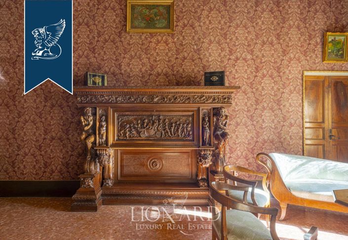 Image No.8-30 Bed Property for sale