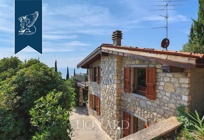 Image No.15-11 Bed Villa for sale