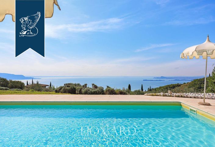 Image No.3-11 Bed Villa for sale