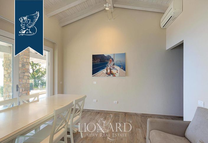 Image No.44-11 Bed Villa for sale