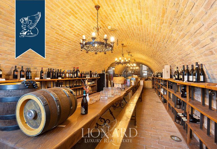 Image No.38-25 Bed Property for sale