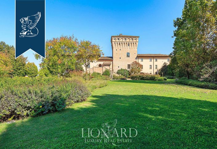 Image No.5-25 Bed Property for sale