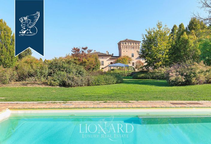 Image No.8-25 Bed Property for sale