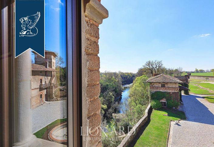 Image No.19-6 Bed Property for sale