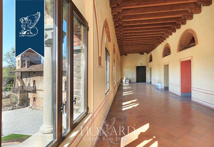 Image No.20-6 Bed Property for sale