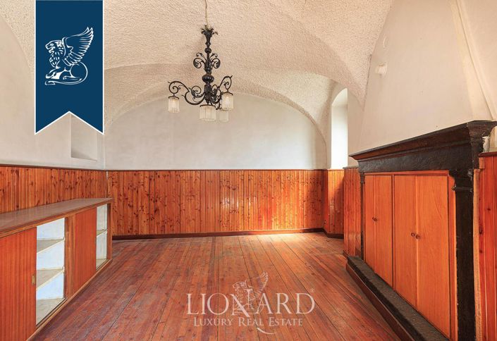 Image No.29-6 Bed Property for sale