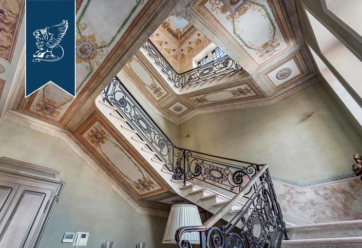 Image No.17-9 Bed Villa for sale