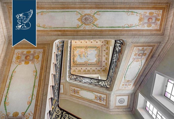 Image No.18-9 Bed Villa for sale