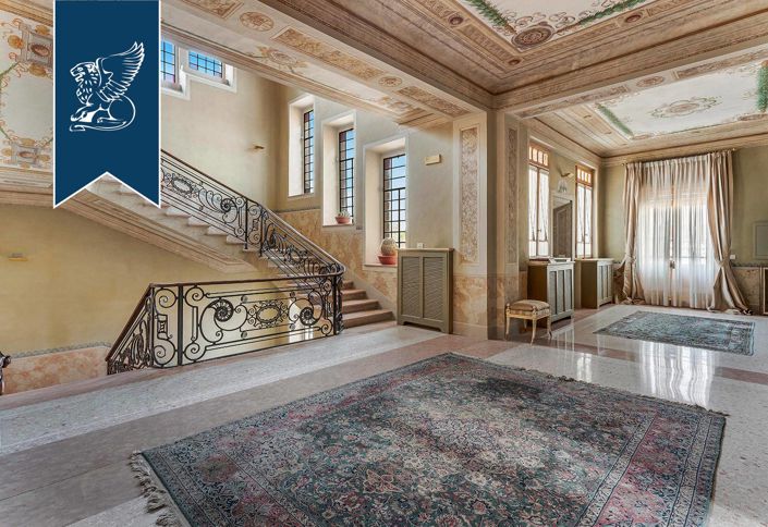 Image No.19-9 Bed Villa for sale