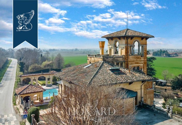 Image No.5-9 Bed Villa for sale