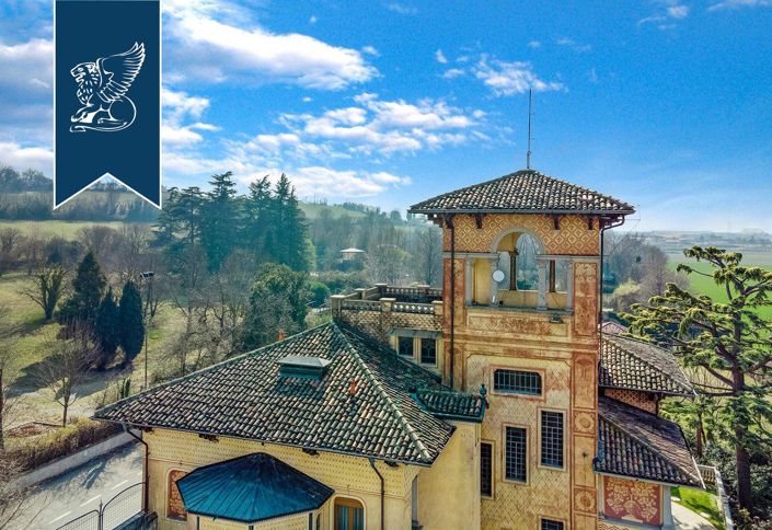 Image No.6-9 Bed Villa for sale