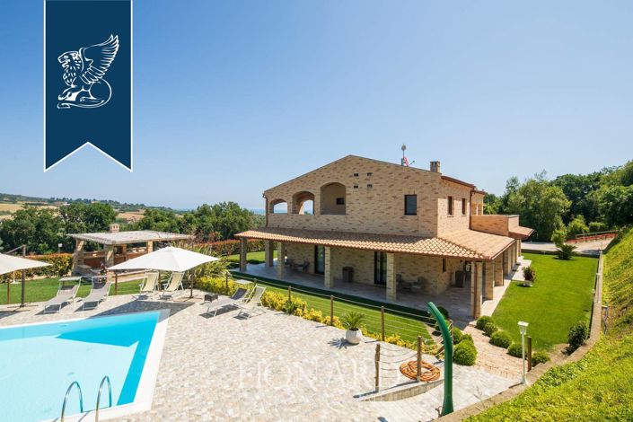 Image No.2-9 Bed Farmhouse for sale