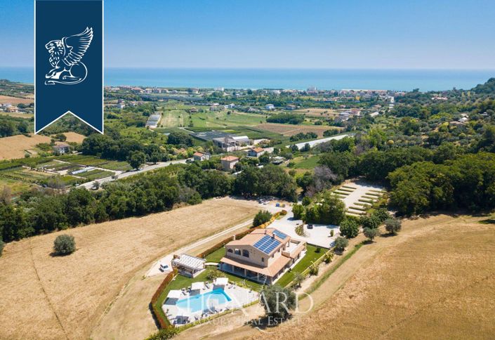 Image No.3-9 Bed Farmhouse for sale